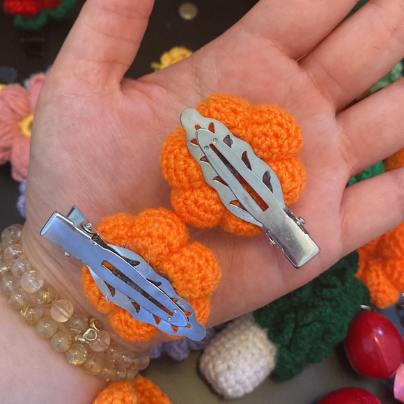 Offerme$5❗️ Mom Handmade- Halloween Themed - pair of hair clips for $10 - Picture 2 of 3